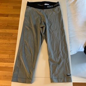 Nike pro grey capri leggings